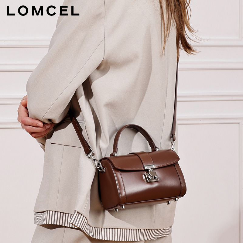 Interior Design Korean Style - LOMCEL 608 กระเป๋าสี่เหลี่ยมเล็กแบบสแน็ปล็อคสไตล์เกาหลี 2026 รุ่นใหม่ กระเป๋าถือแฟชั่นสำหรับผู้หญิง