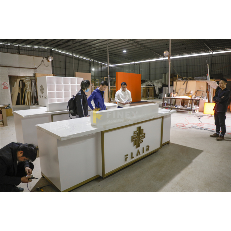 การตกแต่งภายในร้านเสื้อผ้าสมัย - Interior Design Retail บทวิจารณ์และราคา